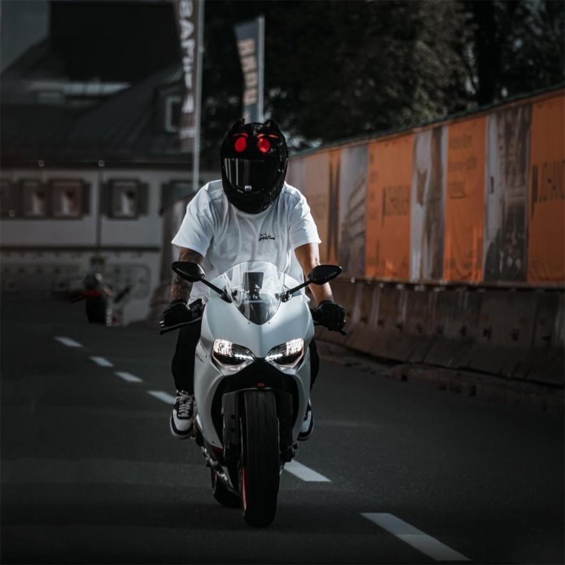 Motorcycle Helmet Cover - Black Devil — imagem 2